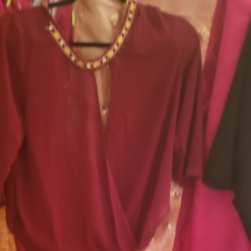 Tops - Picture 3 of 7